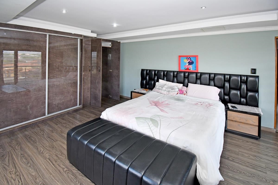 5 Bedroom Property for Sale in Blue Valley Golf Estate Gauteng