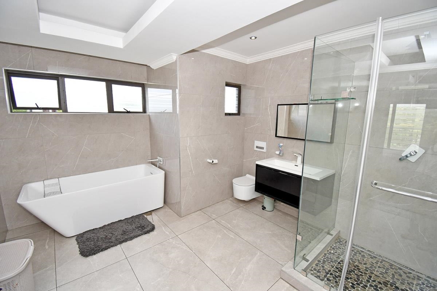 5 Bedroom Property for Sale in Blue Valley Golf Estate Gauteng