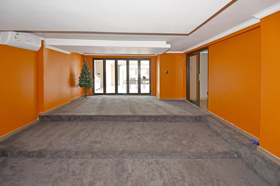 5 Bedroom Property for Sale in Blue Valley Golf Estate Gauteng