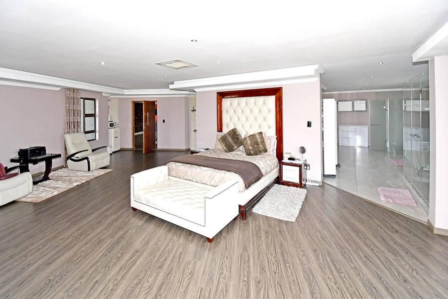 5 Bedroom Property for Sale in Blue Valley Golf Estate Gauteng