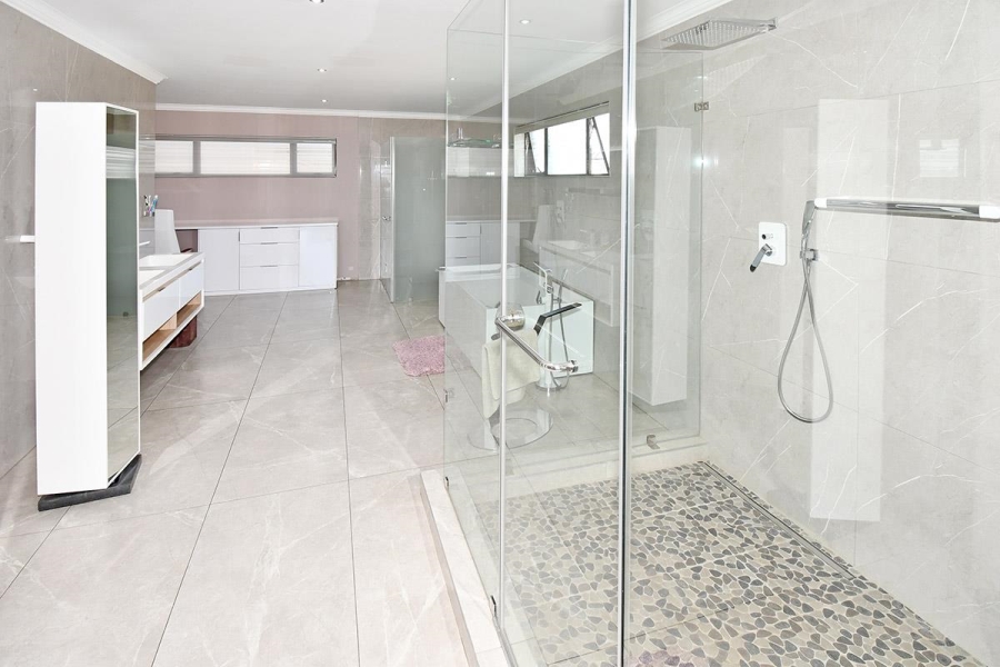 5 Bedroom Property for Sale in Blue Valley Golf Estate Gauteng