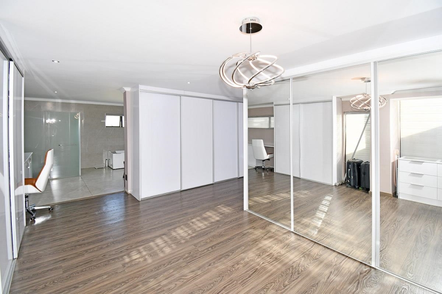 5 Bedroom Property for Sale in Blue Valley Golf Estate Gauteng