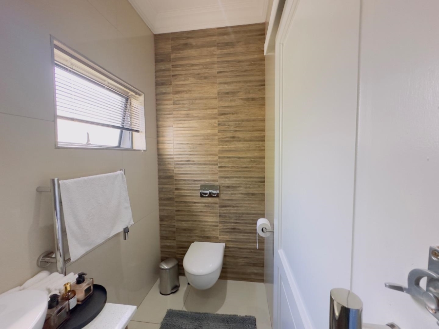 4 Bedroom Property for Sale in Blue Valley Golf Estate Gauteng