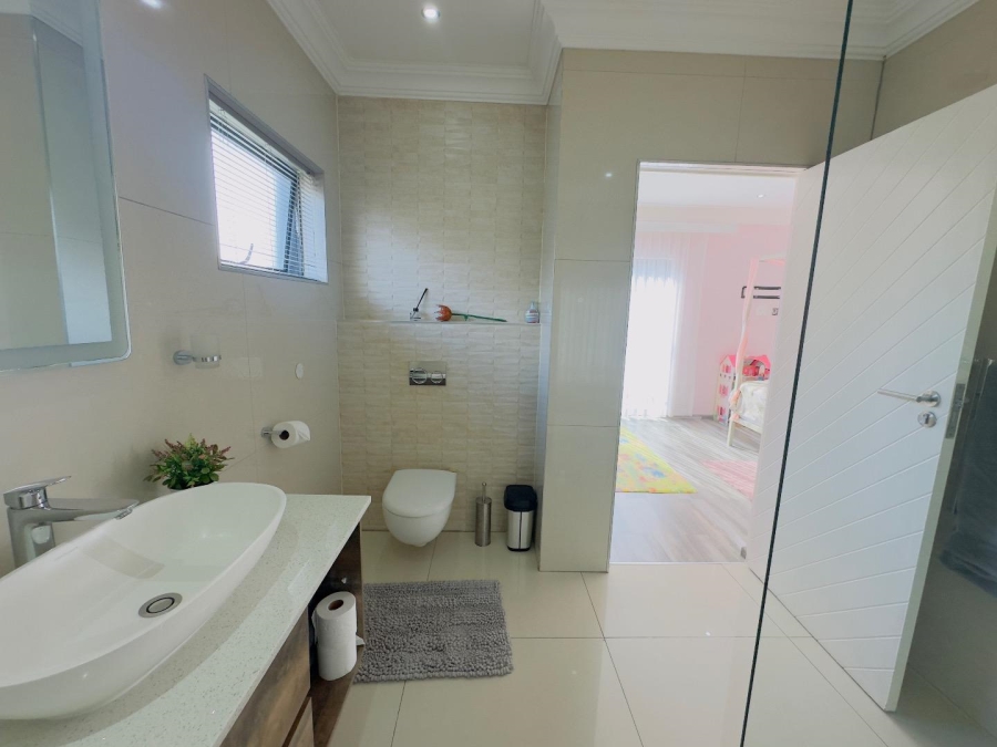 4 Bedroom Property for Sale in Blue Valley Golf Estate Gauteng