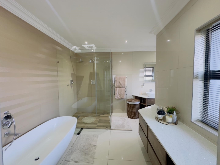 4 Bedroom Property for Sale in Blue Valley Golf Estate Gauteng