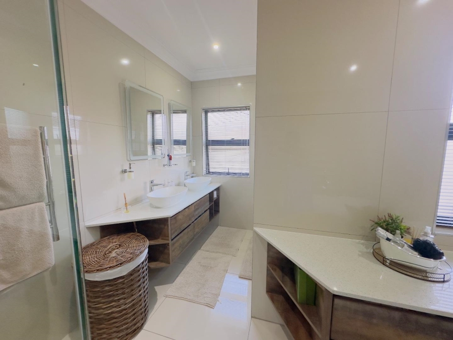 4 Bedroom Property for Sale in Blue Valley Golf Estate Gauteng