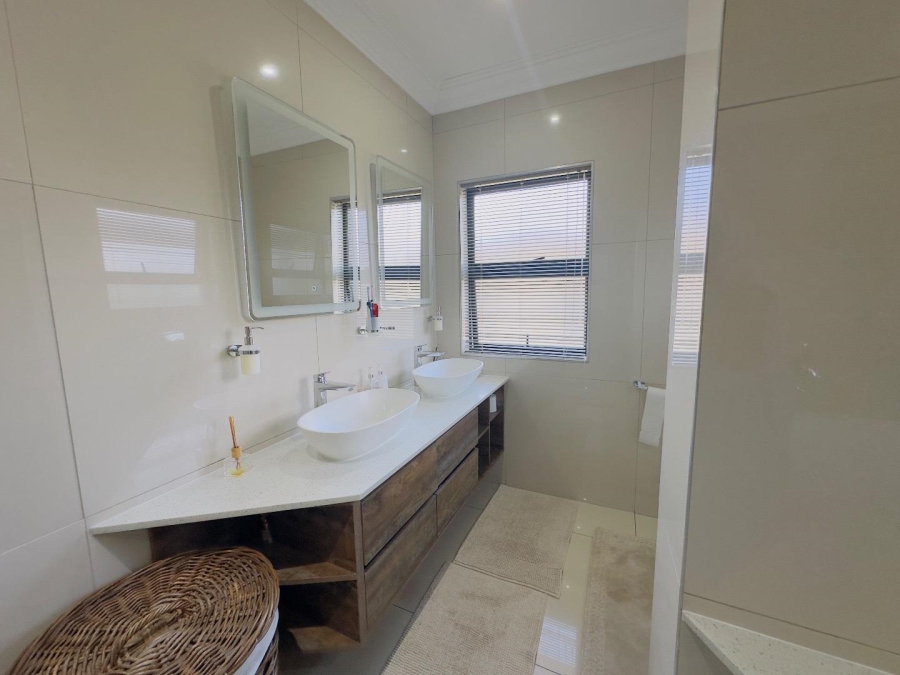 4 Bedroom Property for Sale in Blue Valley Golf Estate Gauteng