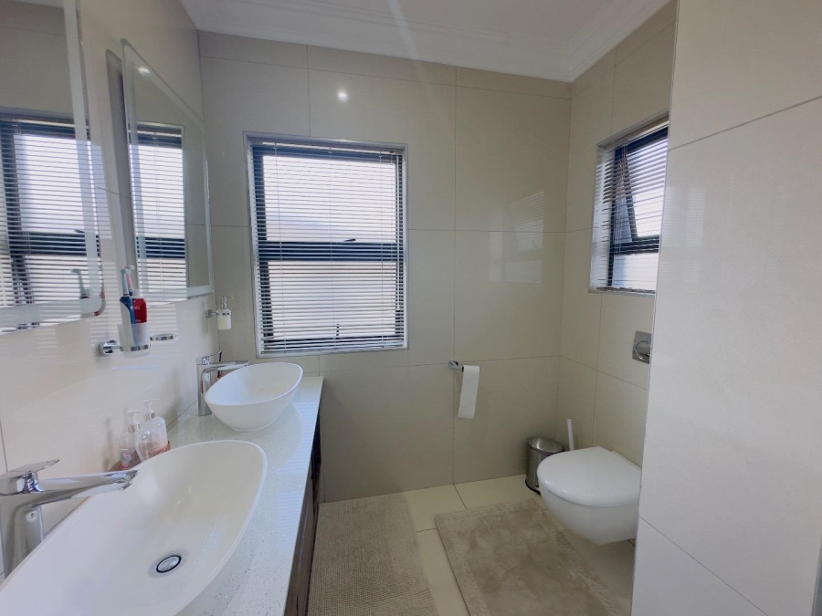 4 Bedroom Property for Sale in Blue Valley Golf Estate Gauteng