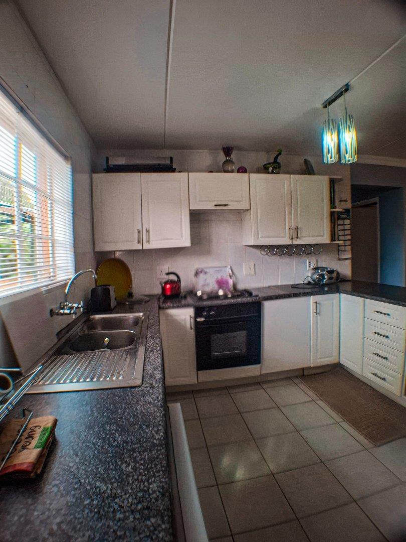 3 Bedroom Property for Sale in Elardus Park Gauteng