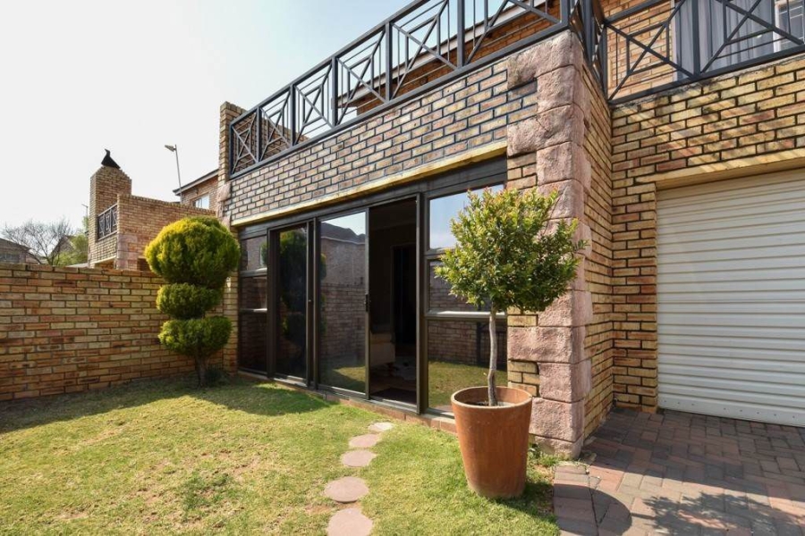3 Bedroom Property for Sale in Wilgeheuwel Gauteng