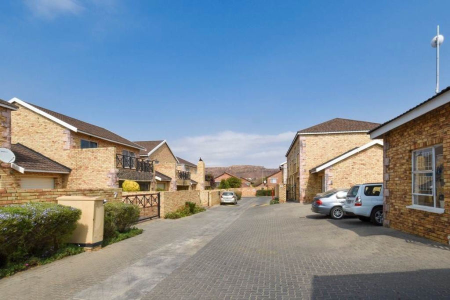 3 Bedroom Property for Sale in Wilgeheuwel Gauteng