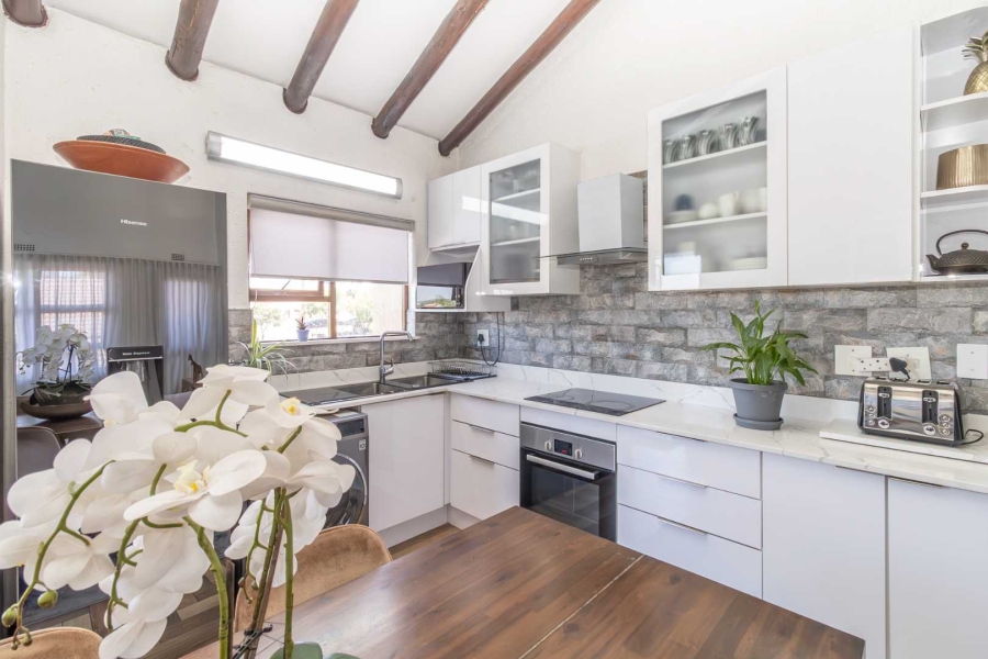 To Let 2 Bedroom Property for Rent in Paulshof Gauteng