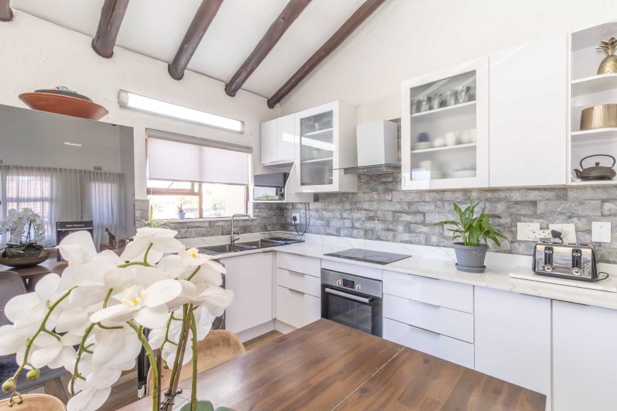 To Let 2 Bedroom Property for Rent in Paulshof Gauteng