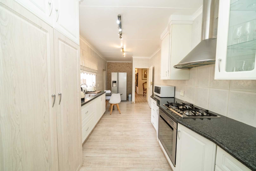 5 Bedroom Property for Sale in Farrarmere Gauteng