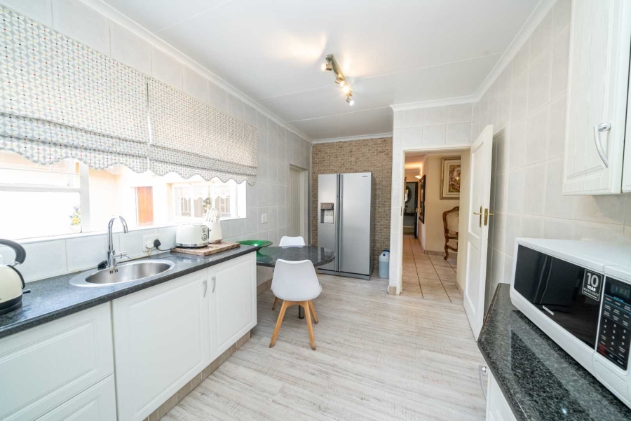 5 Bedroom Property for Sale in Farrarmere Gauteng