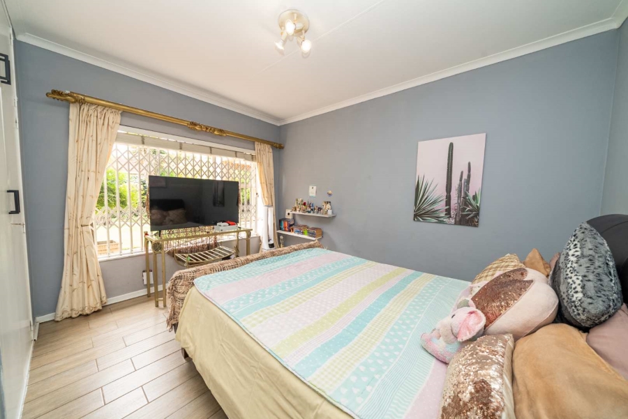 5 Bedroom Property for Sale in Farrarmere Gauteng