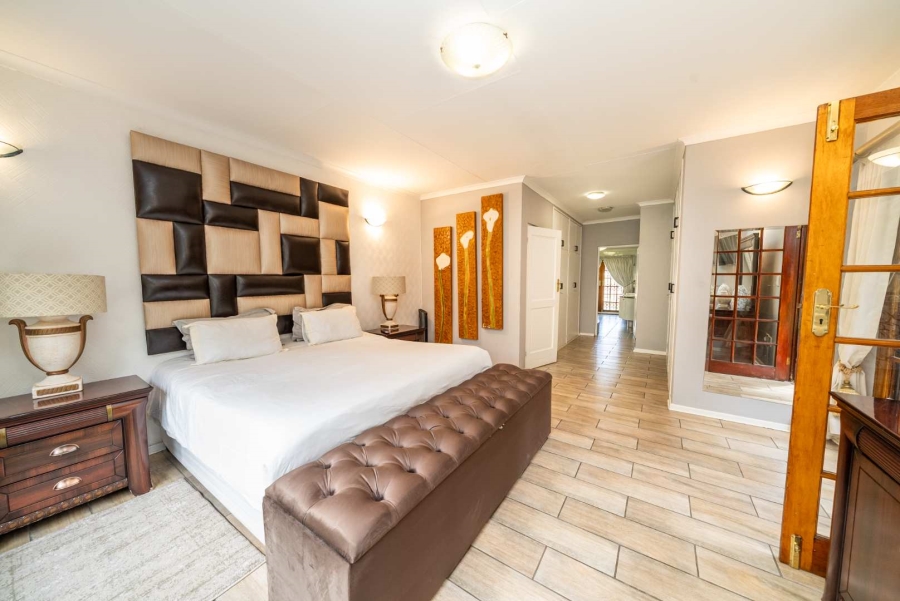 5 Bedroom Property for Sale in Farrarmere Gauteng