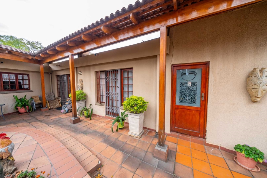 5 Bedroom Property for Sale in Farrarmere Gauteng