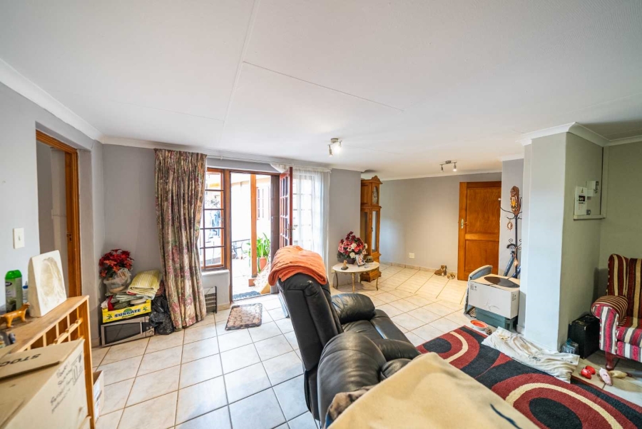 5 Bedroom Property for Sale in Farrarmere Gauteng