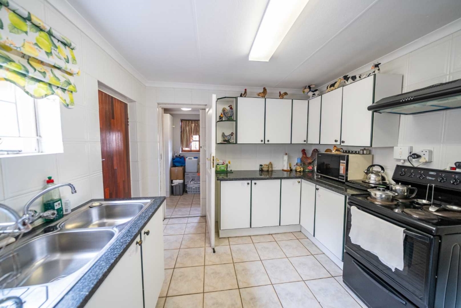 5 Bedroom Property for Sale in Farrarmere Gauteng