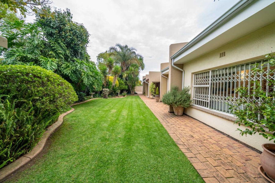 5 Bedroom Property for Sale in Farrarmere Gauteng