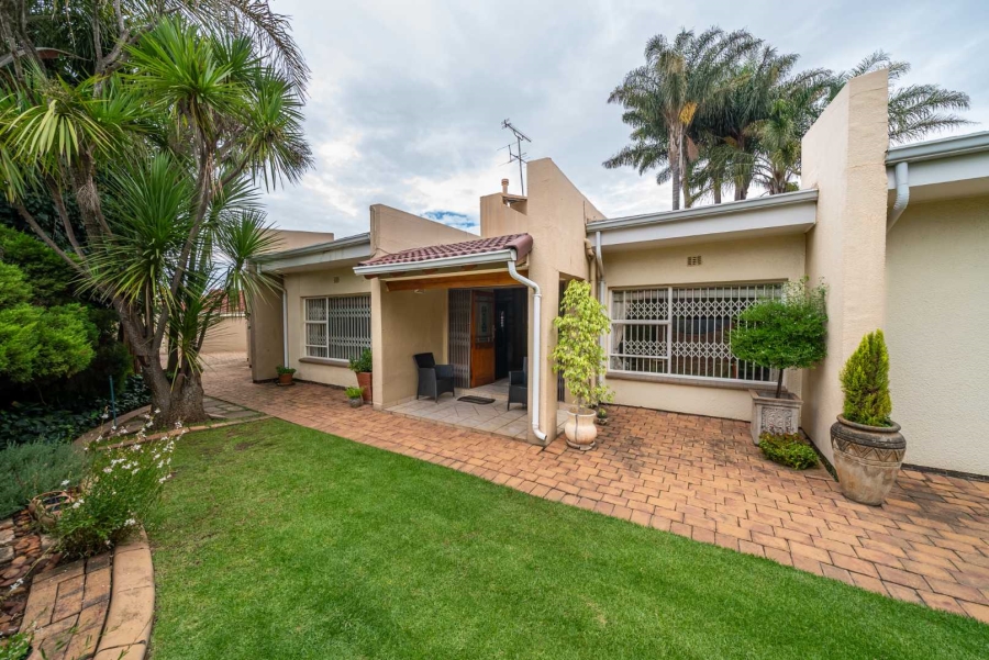 5 Bedroom Property for Sale in Farrarmere Gauteng