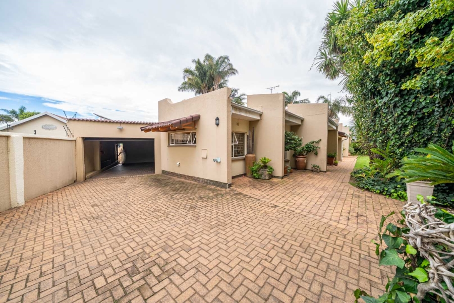 5 Bedroom Property for Sale in Farrarmere Gauteng