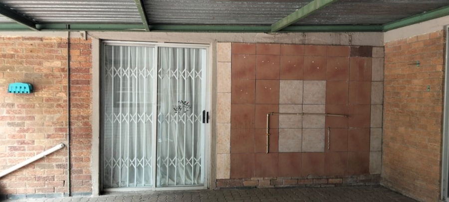 4 Bedroom Property for Sale in Selcourt Gauteng