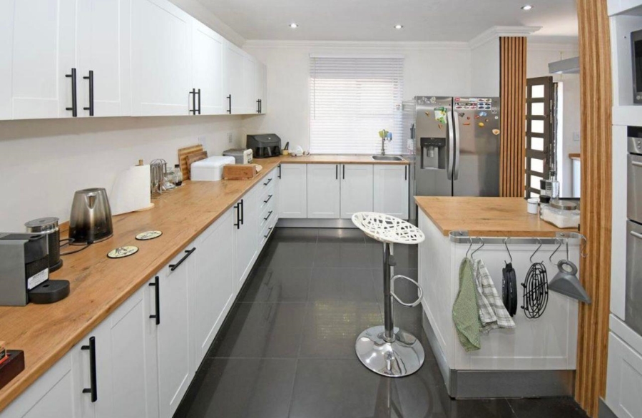 6 Bedroom Property for Sale in North Riding Gauteng