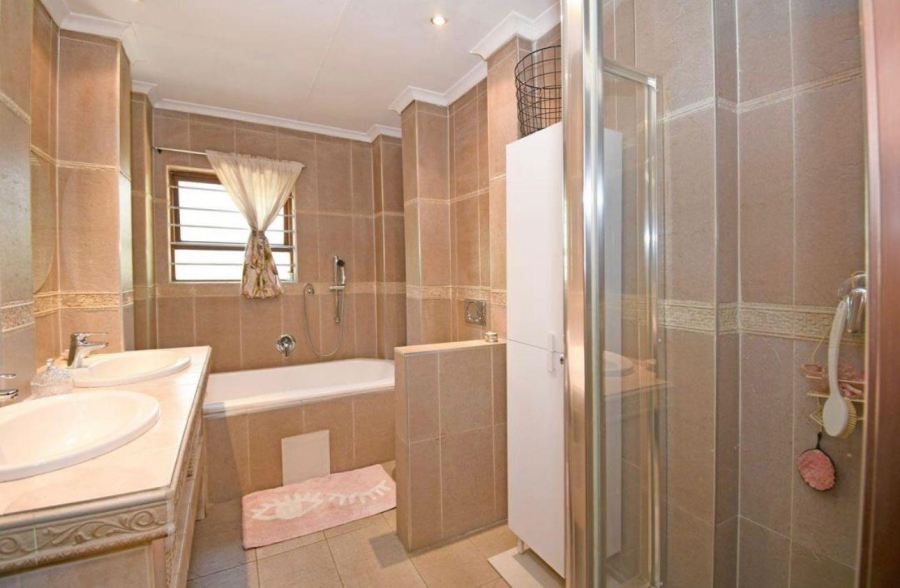 6 Bedroom Property for Sale in North Riding Gauteng