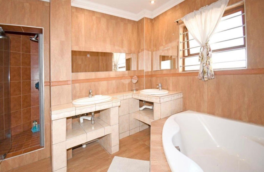 6 Bedroom Property for Sale in North Riding Gauteng