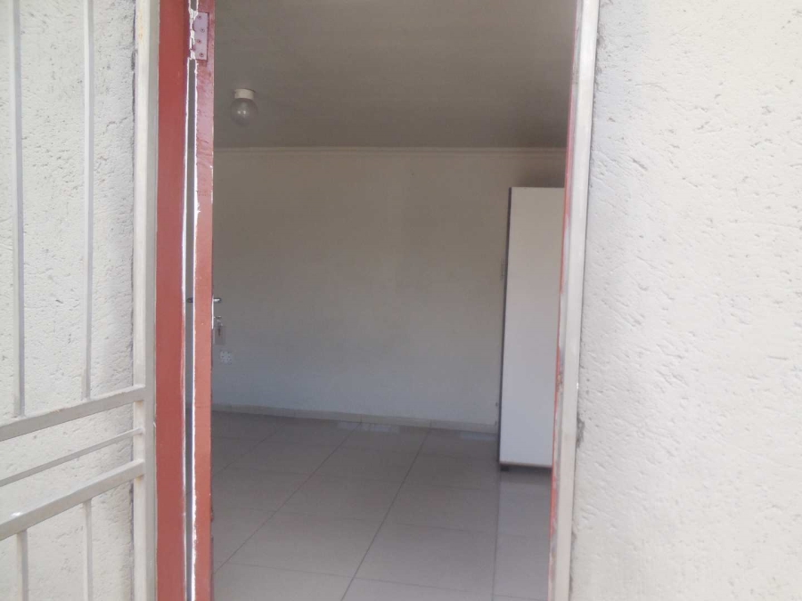 To Let 1 Bedroom Property for Rent in East Lynne Gauteng