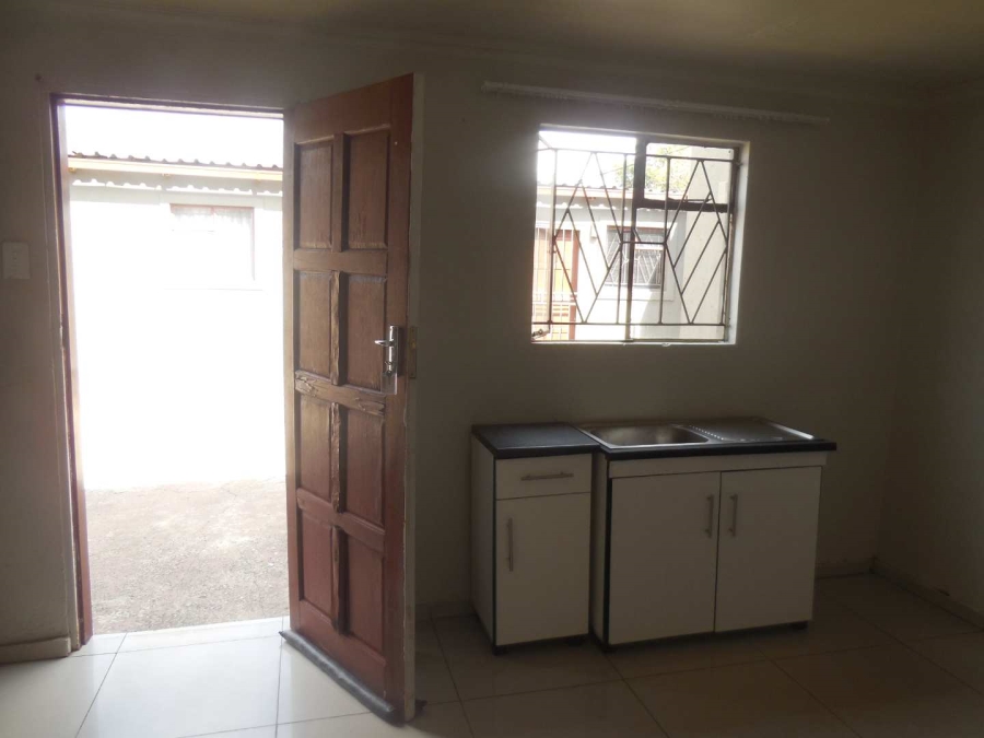 To Let 1 Bedroom Property for Rent in East Lynne Gauteng