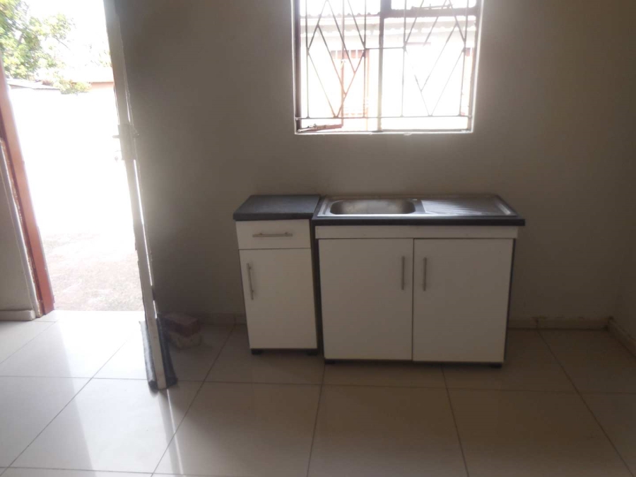 To Let 1 Bedroom Property for Rent in East Lynne Gauteng