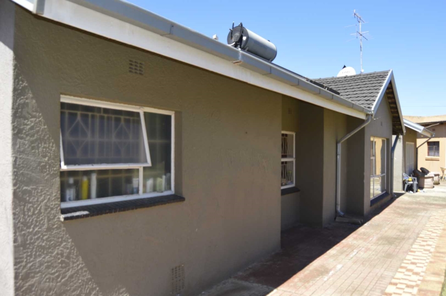 3 Bedroom Property for Sale in Birchleigh Gauteng