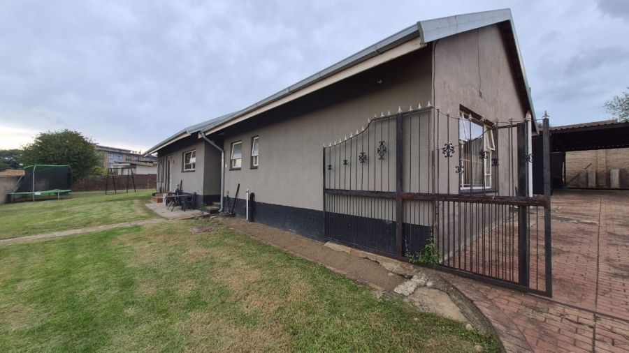 3 Bedroom Property for Sale in Birchleigh Gauteng