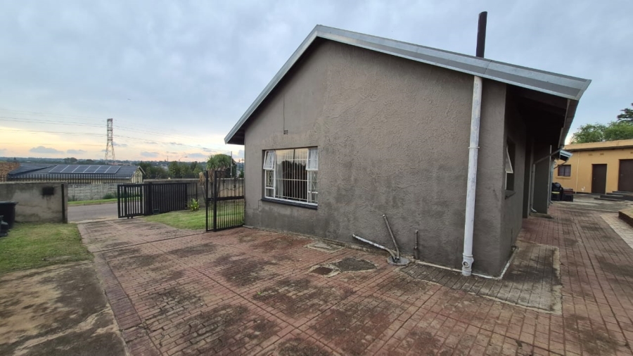 3 Bedroom Property for Sale in Birchleigh Gauteng
