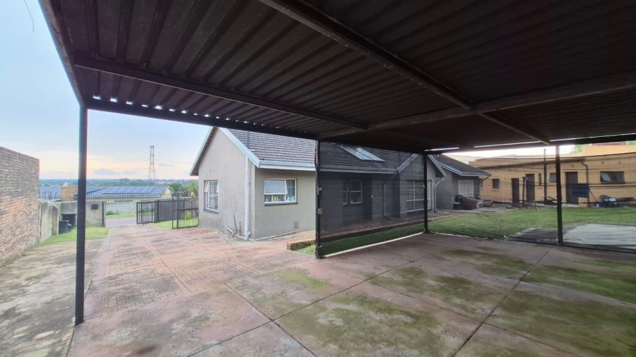 3 Bedroom Property for Sale in Birchleigh Gauteng