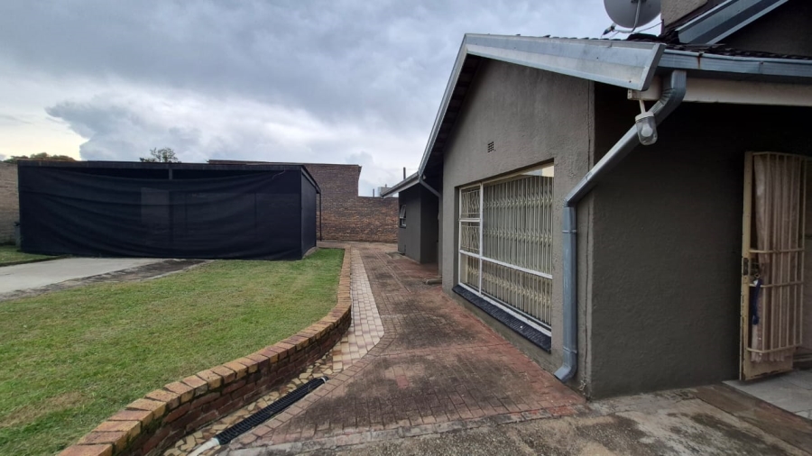 3 Bedroom Property for Sale in Birchleigh Gauteng