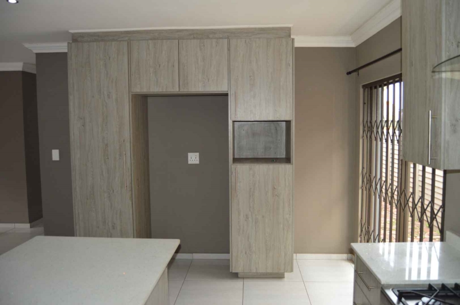 3 Bedroom Property for Sale in Brackenhurst Gauteng