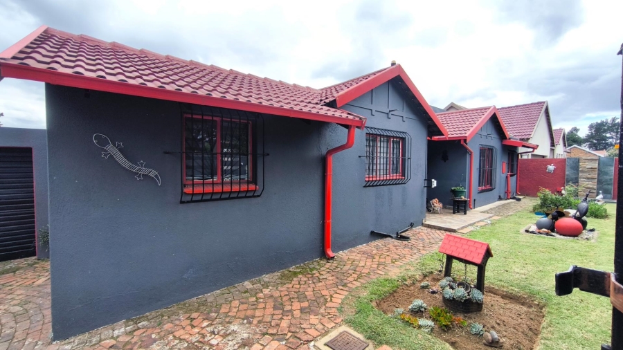 3 Bedroom Property for Sale in Albertsdal Gauteng
