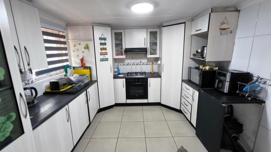 3 Bedroom Property for Sale in Albertsdal Gauteng