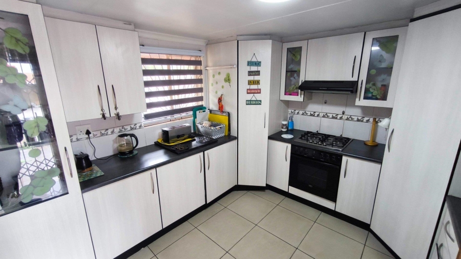 3 Bedroom Property for Sale in Albertsdal Gauteng