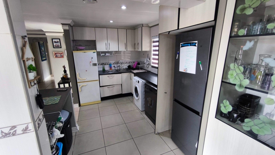 3 Bedroom Property for Sale in Albertsdal Gauteng