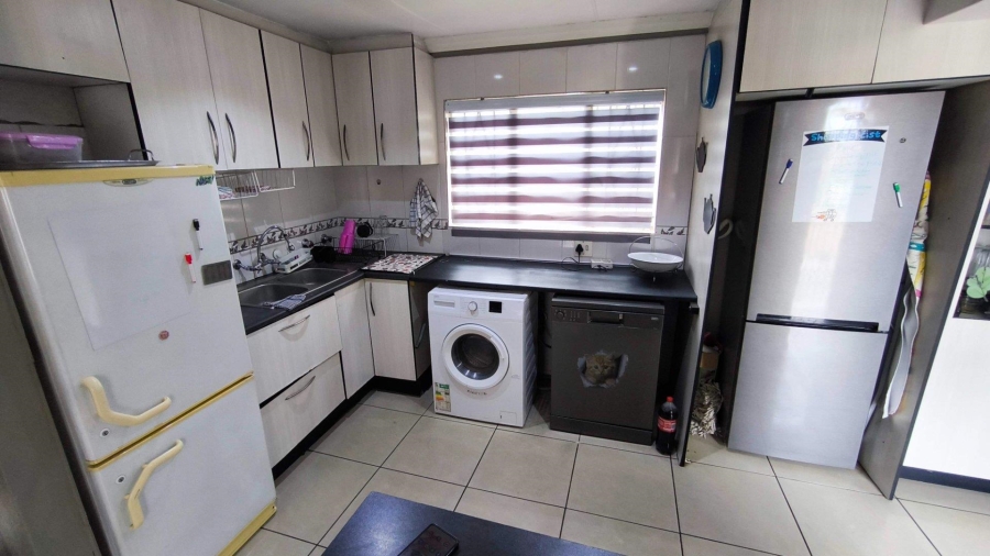 3 Bedroom Property for Sale in Albertsdal Gauteng