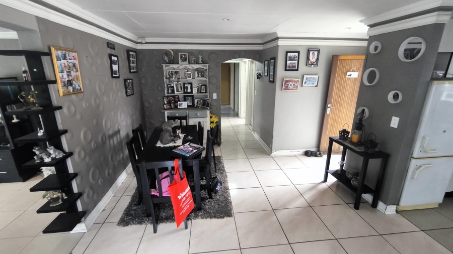 3 Bedroom Property for Sale in Albertsdal Gauteng