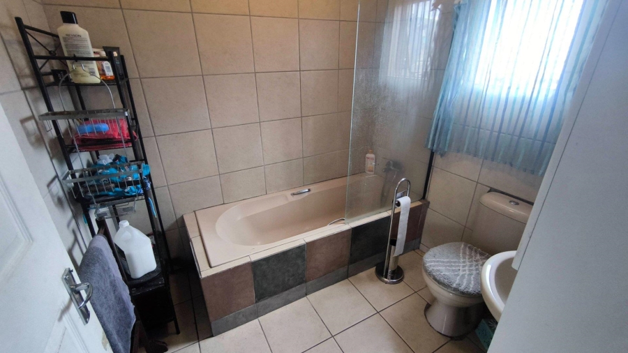 3 Bedroom Property for Sale in Albertsdal Gauteng