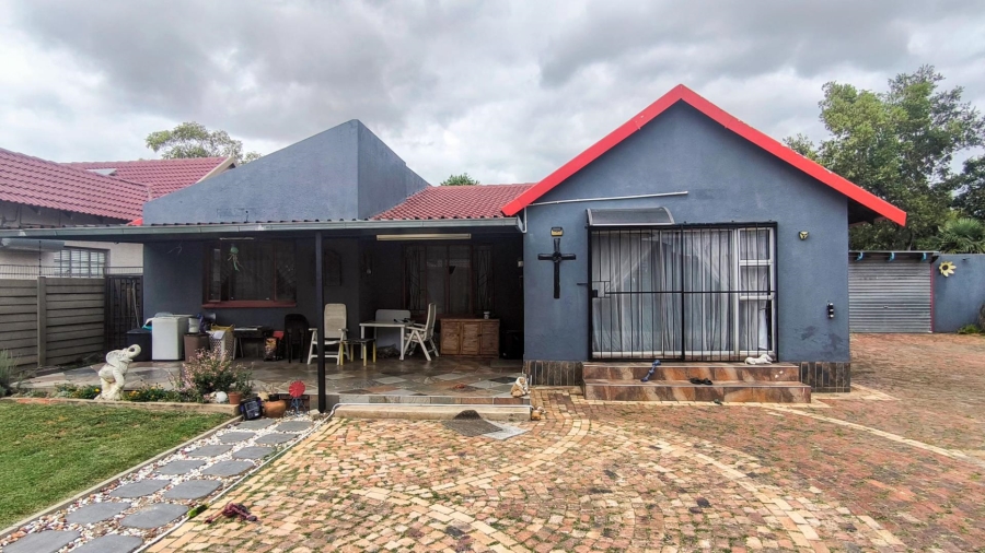 3 Bedroom Property for Sale in Albertsdal Gauteng