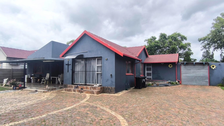 3 Bedroom Property for Sale in Albertsdal Gauteng