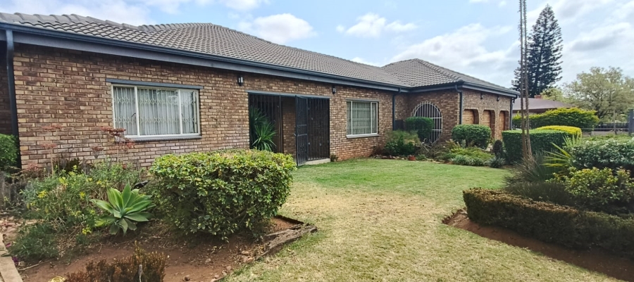4 Bedroom Property for Sale in Pretoria Gardens Gauteng